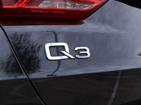 Used 2022 Audi Q3 2.0T Premium w/ Convenience Package image 7