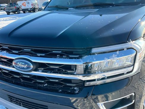 Used 2022 Ford Expedition Max Limited image 11