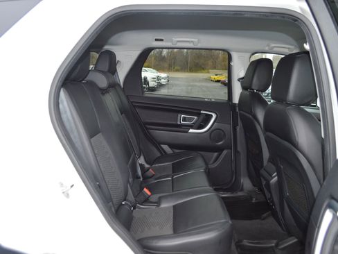 Used 2018 Land Rover Discovery Sport SE image 25