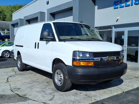 Used 2021 Chevrolet Express 3500 w/ Driver Convenience Package RWD image 1