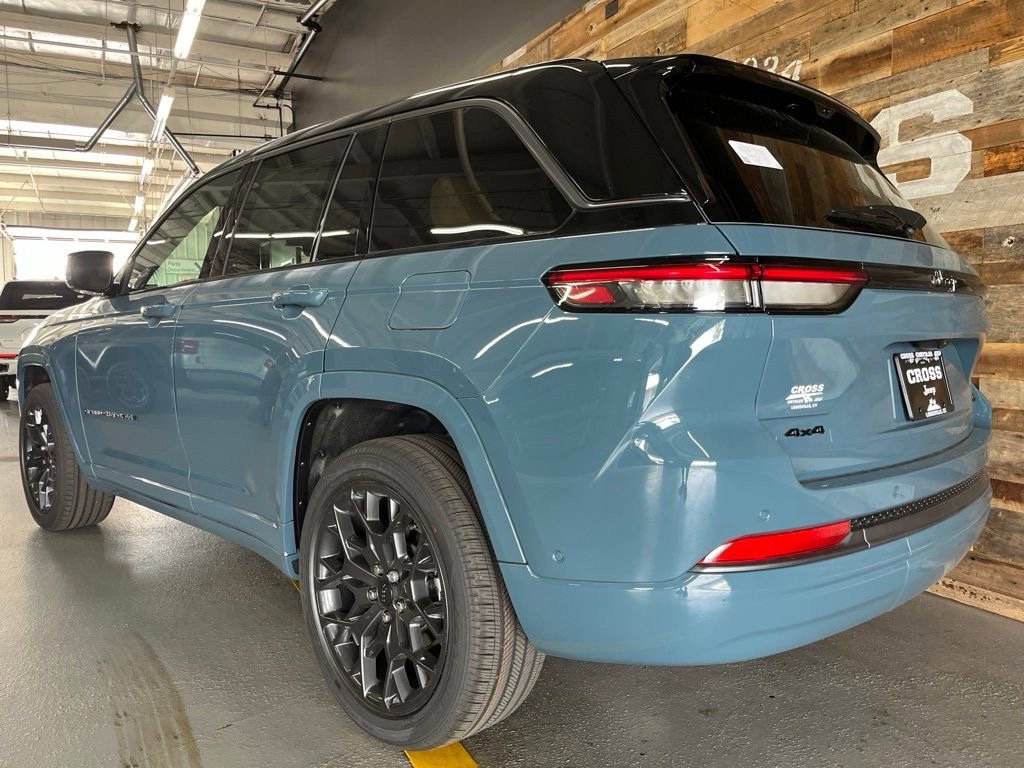 New 2026 Jeep Grand Cherokee Summit w/ Obsidian Package AWD/4WD image 17
