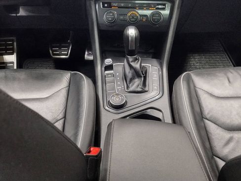 Used 2020 Volkswagen Tiguan SEL Premium R-Line image 43
