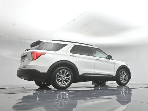 Certified 2021 Ford Explorer XLT w/ Equipment Group 202A RWD image 48