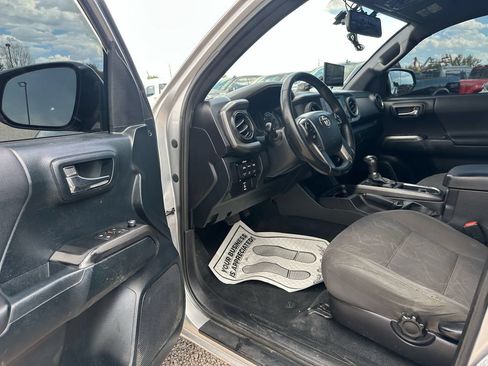 Used 2016 Toyota Tacoma TRD Off-Road AWD/4WD image 32