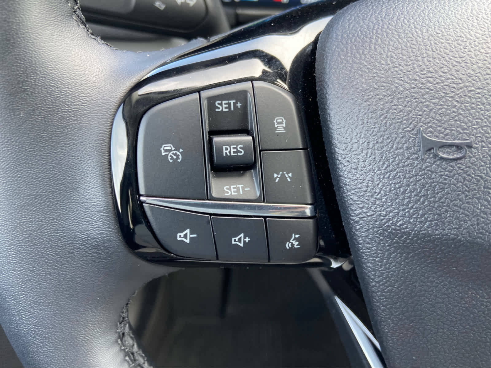 Used 2026 Ford Escape SE w/ PHEV Premium Package FWD image 22