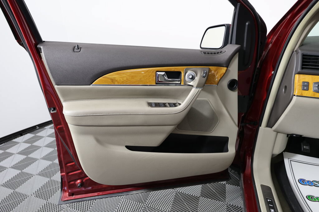 Used 2014 Lincoln MKX AWD w/ Equipment Group 102A image 12
