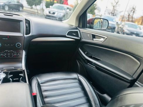 Used 2020 Ford Edge SEL image 18