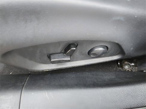 Used 2023 Jeep Compass Limited image 10