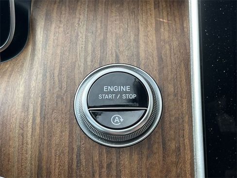 Used 2023 Mercedes-Benz C 300 Sedan image 17