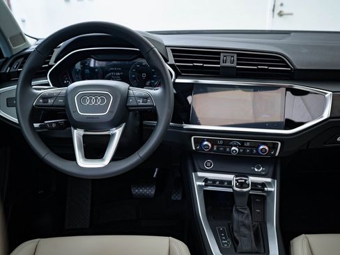 Certified 2025 Audi Q3 2.0T Premium Plus w/ Premium Plus Package image 32