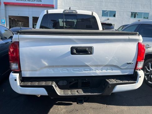 Used 2017 Toyota Tacoma TRD Off-Road RWD image 6