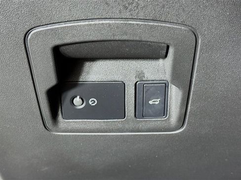 Certified 2023 Land Rover Range Rover Velar R-Dynamic S image 10