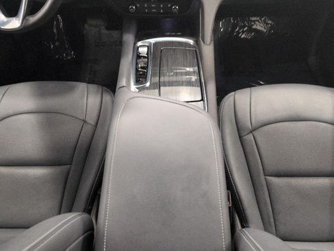Used 2023 Buick Enclave Essence AWD/4WD image 16