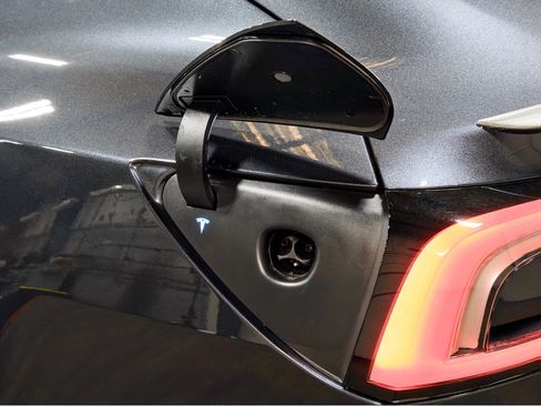 Used 2024 Tesla Model 3 Performance image 5