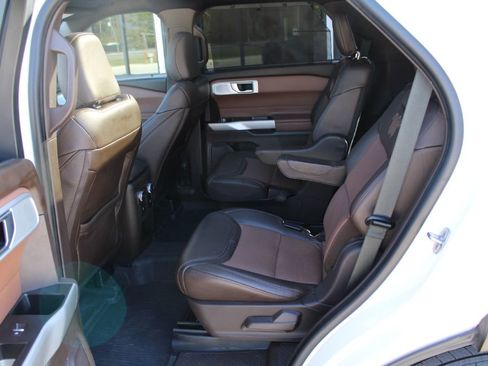 Used 2021 Ford Explorer King Ranch w/ Premium Technology Package image 12