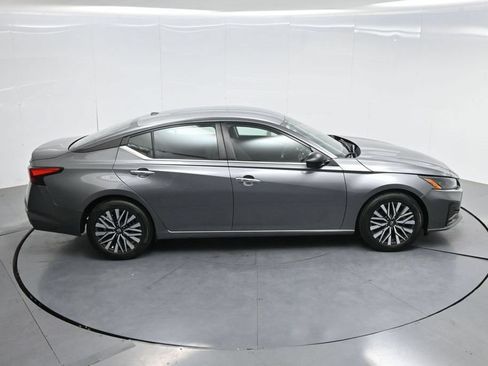 Used 2024 Nissan Altima 2.5 SV FWD image 64