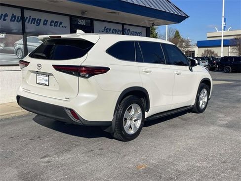 Used 2020 Toyota Highlander L image 6