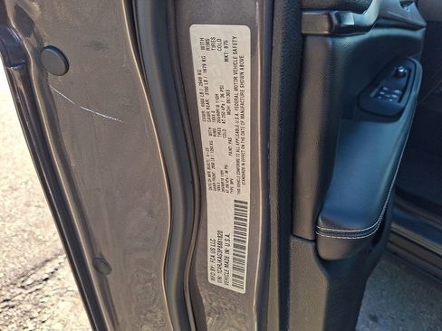 Used 2023 Jeep Grand Cherokee L Laredo image 27