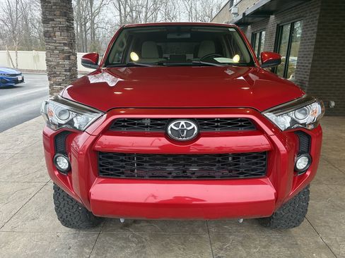 Used 2018 Toyota 4Runner SR5 image 3
