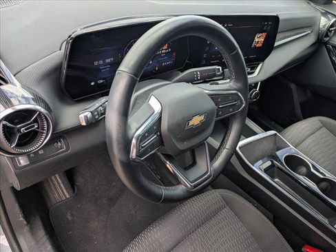 Used 2025 Chevrolet Equinox LT w/ Safety and Technology Package FWD image 10