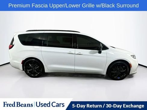 Certified 2024 Chrysler Pacifica Touring-L w/ S Appearance Package FWD image 11