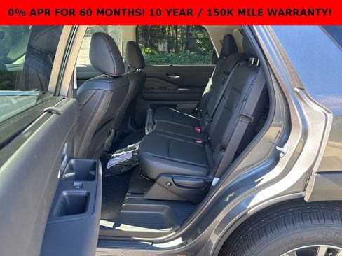 New 2025 Nissan Pathfinder SL w/ Black Appearance Package image 22