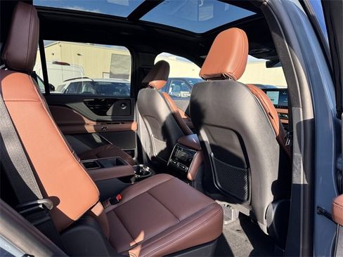 New 2026 Lincoln Aviator Reserve w/ Jet Appearance Package image 13