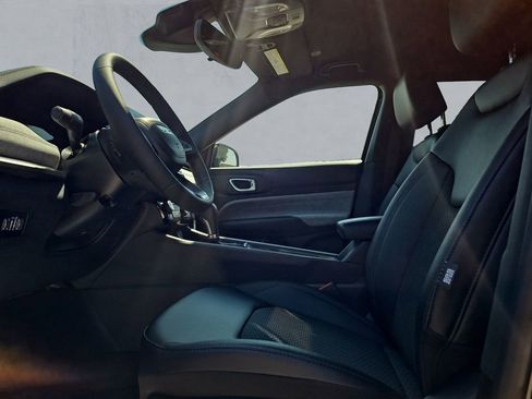 New 2025 Jeep Compass Latitude image 9