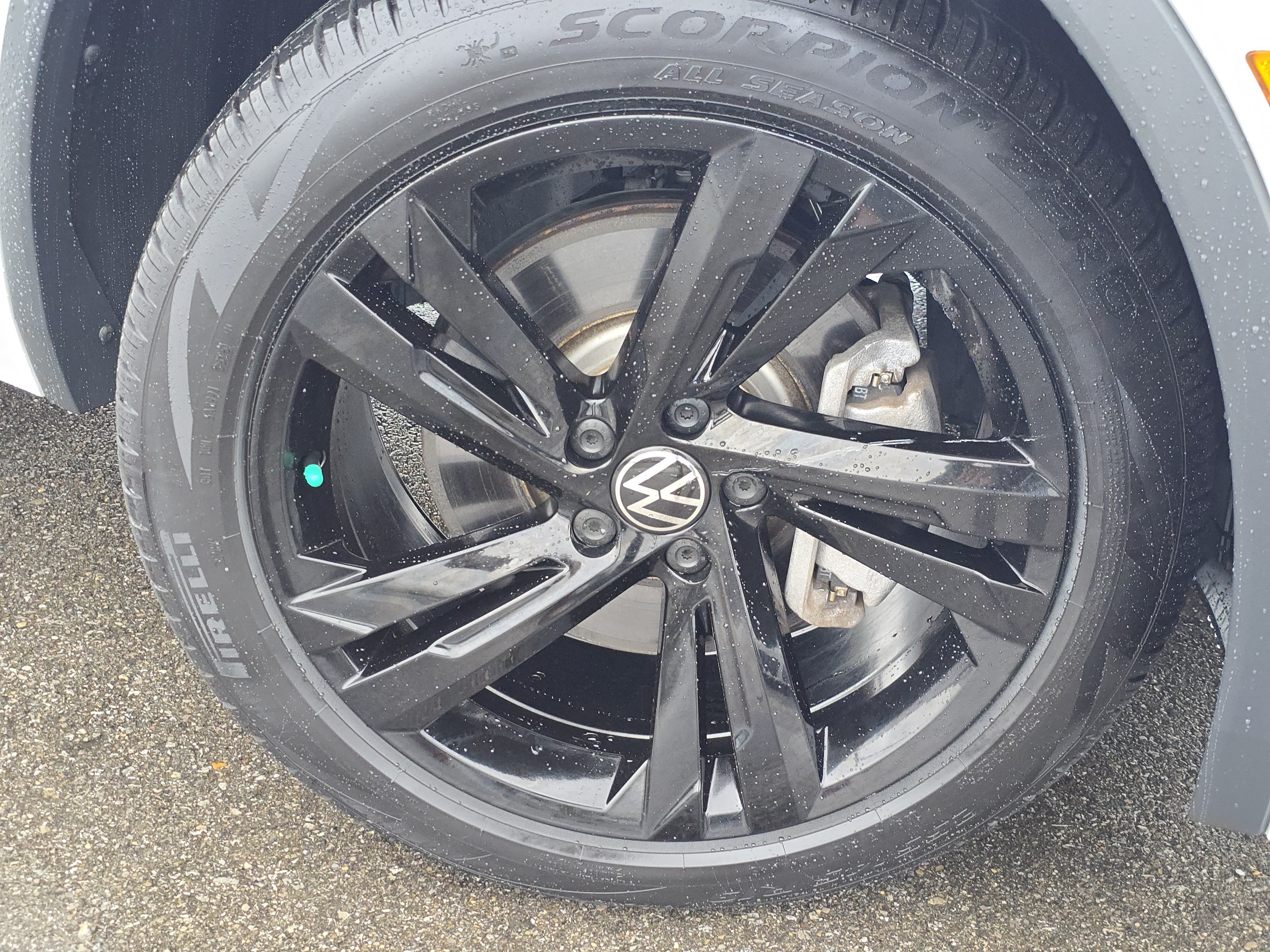 Certified 2024 Volkswagen Tiguan SE R-Line AWD/4WD image 15