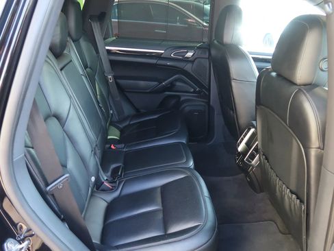 Used 2018 Porsche Cayenne S image 23