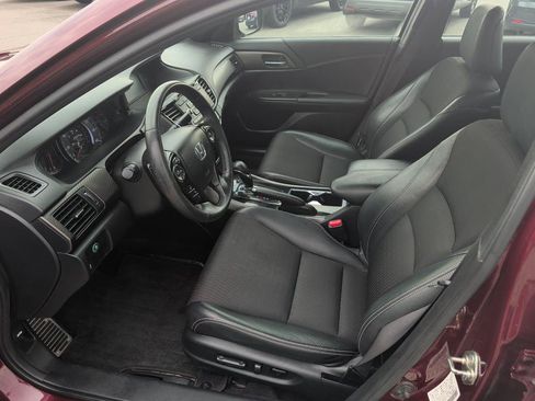 Used 2017 Honda Accord Sport image 8