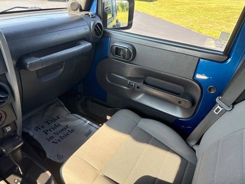Used 2009 Jeep Wrangler Unlimited Rubicon w/ Dual Top Group AWD/4WD image 34