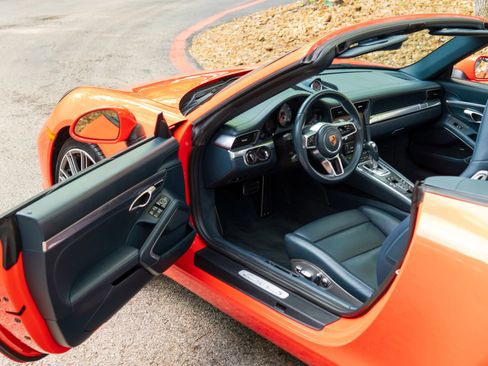 Used 2019 Porsche 911 Carrera S image 40