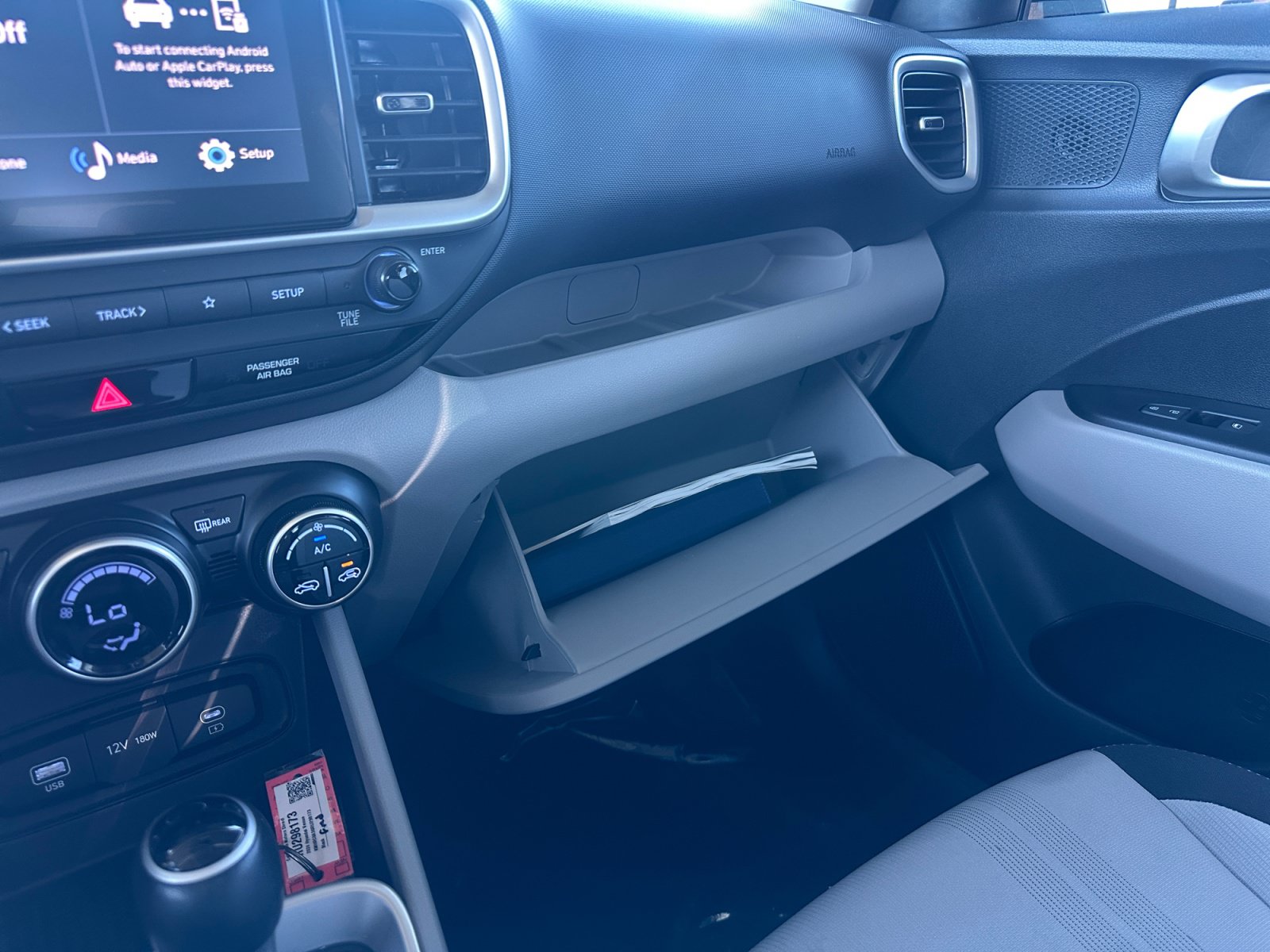 Used 2024 Hyundai Venue SEL FWD image 24