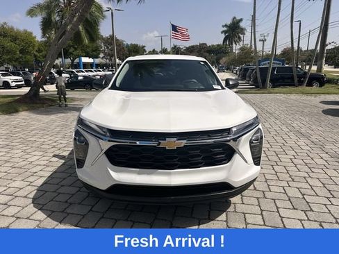 Used 2025 Chevrolet Trax LS FWD image 19