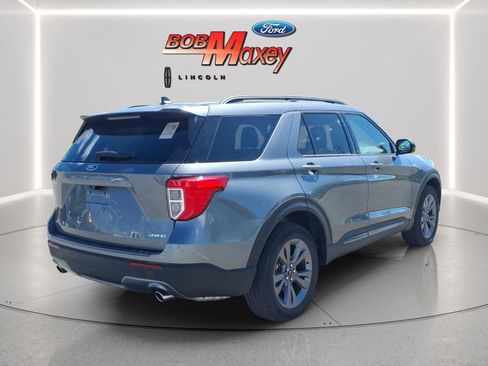 Used 2024 Ford Explorer XLT w/ Equipment Group 202A AWD/4WD image 4
