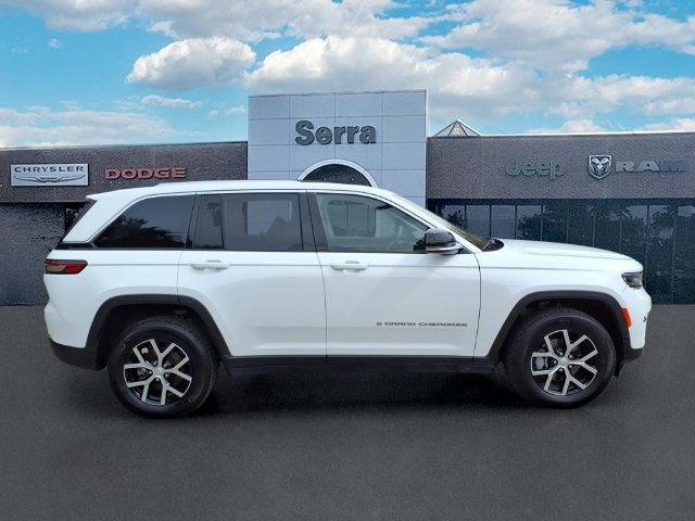 Used 2023 Jeep Grand Cherokee Limited AWD/4WD image 8