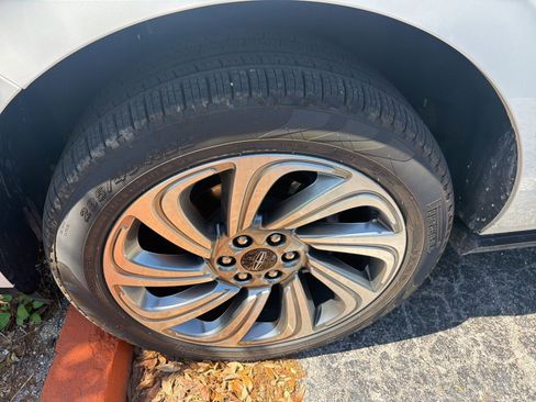 Used 2023 Lincoln Navigator Reserve image 4