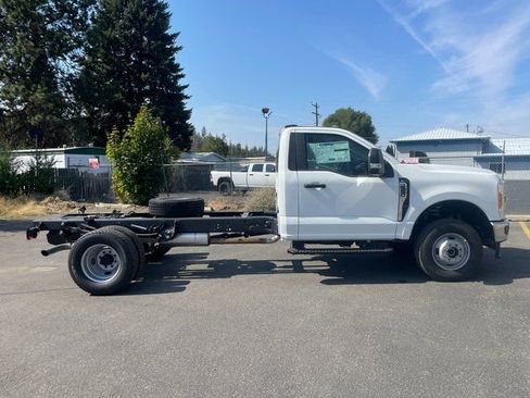 New 2025 Ford F350 XL w/ XL Chrome Package image 9