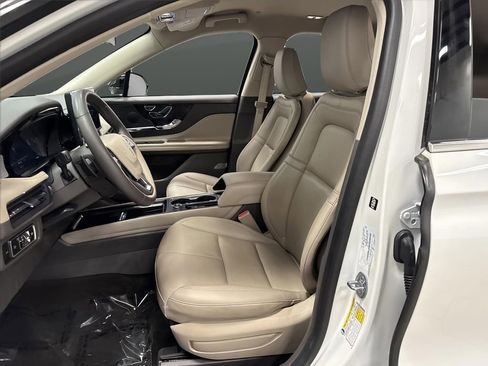 Used 2023 Lincoln Corsair AWD image 4