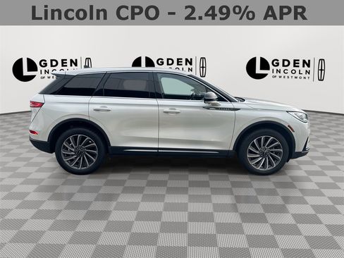 Certified 2025 Lincoln Corsair Reserve image 9