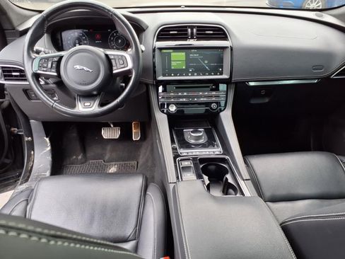 Used 2019 Jaguar F-PACE R-Sport image 13