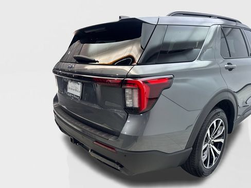 Used 2025 Ford Explorer ST-Line w/ Premium Package RWD image 18