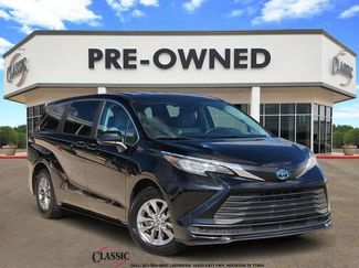 Used 2022 Toyota Sienna LE video 1