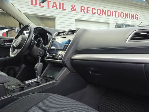 Used 2019 Subaru Outback 2.5i Premium image 12