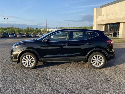 Used 2021 Nissan Rogue Sport S image 2