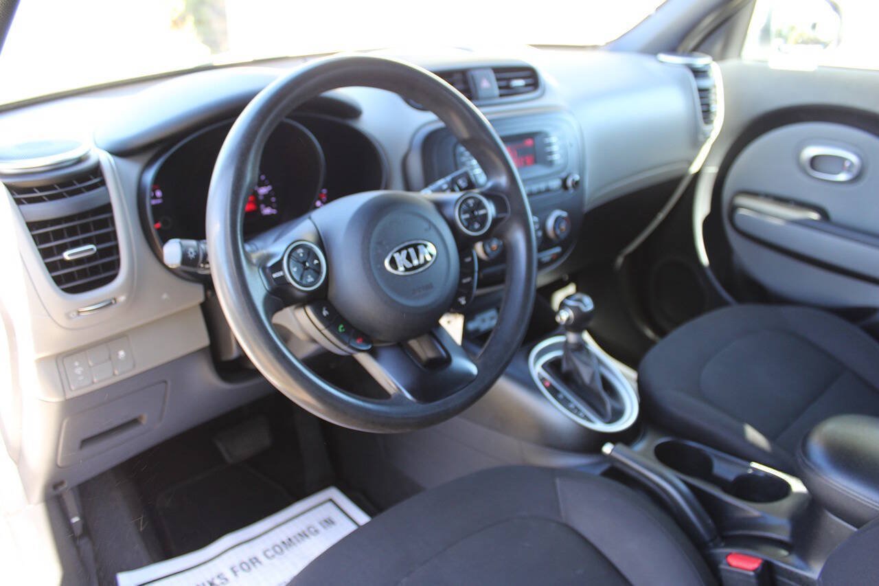 Used 2014 Kia Soul FWD image 16