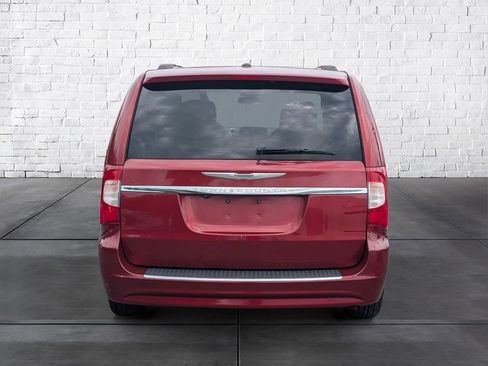 Used 2014 Chrysler Town & Country Touring w/ Driver Convenience Group FWD image 6