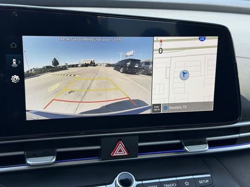 Used 2024 Hyundai Elantra SEL image 16