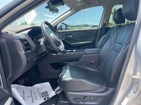 Used 2023 Nissan Rogue SV FWD image 12